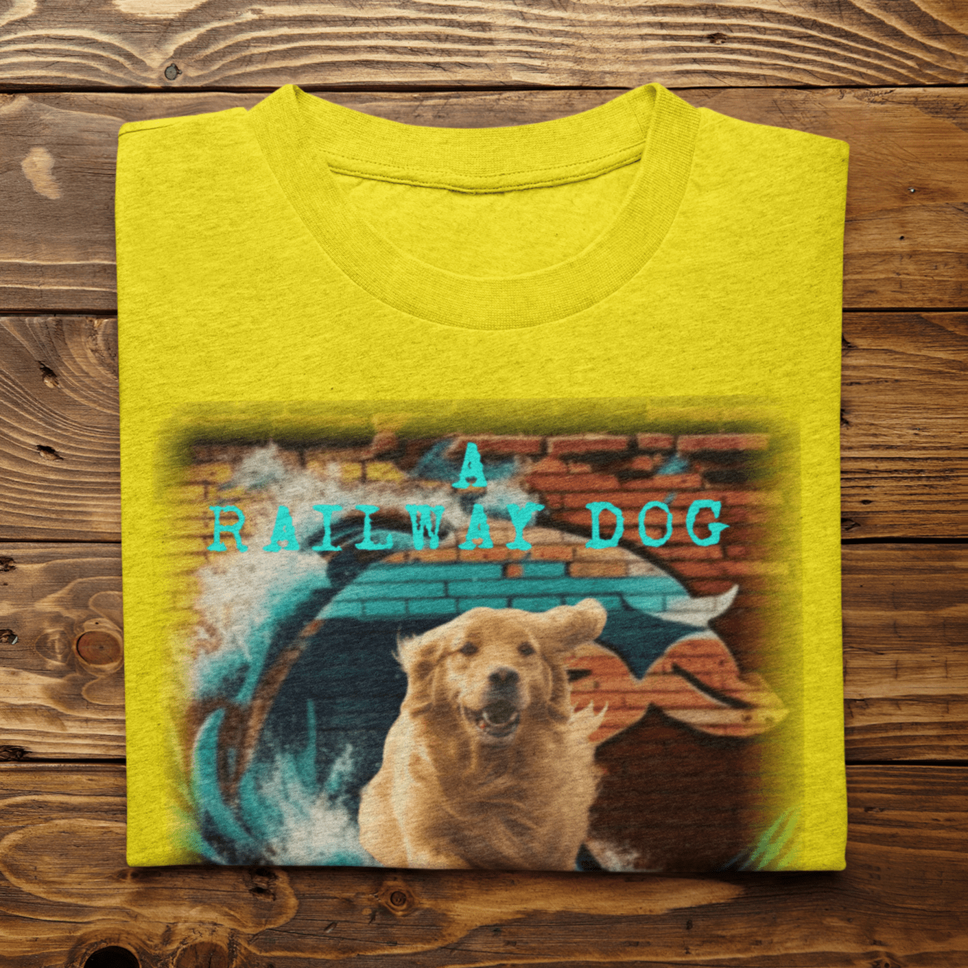 Golden Retriever Dog Lover T-shirt: Adorable Golden Retriever face with a friendly expression